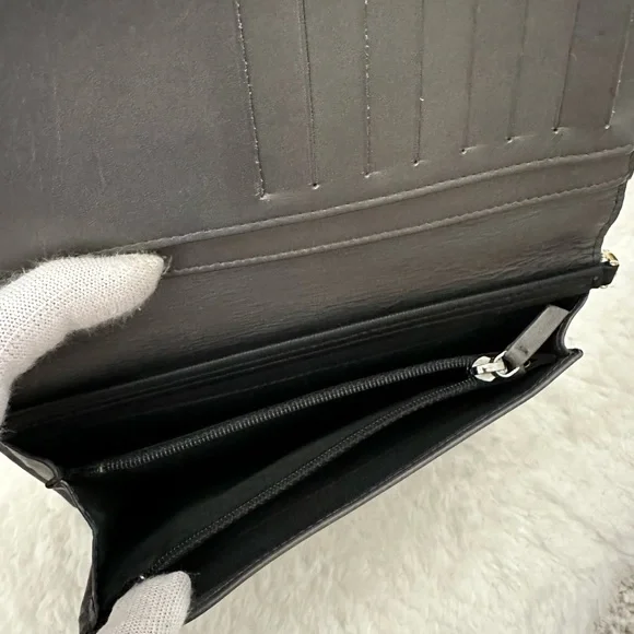 CHANEL Textured Black Crossbody Bag with Silver Chain - Picture 5 of 14